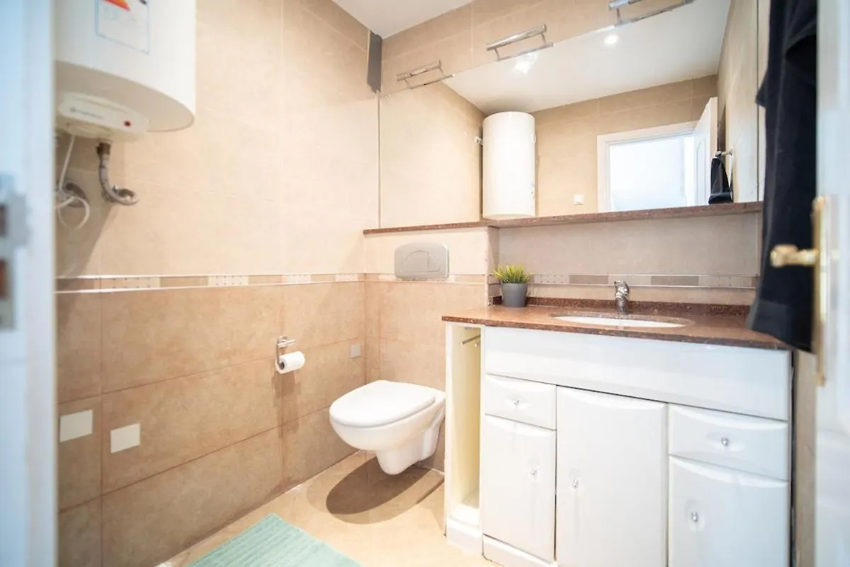 Stunning Townhouse In Los Pacos 丰希罗拉
