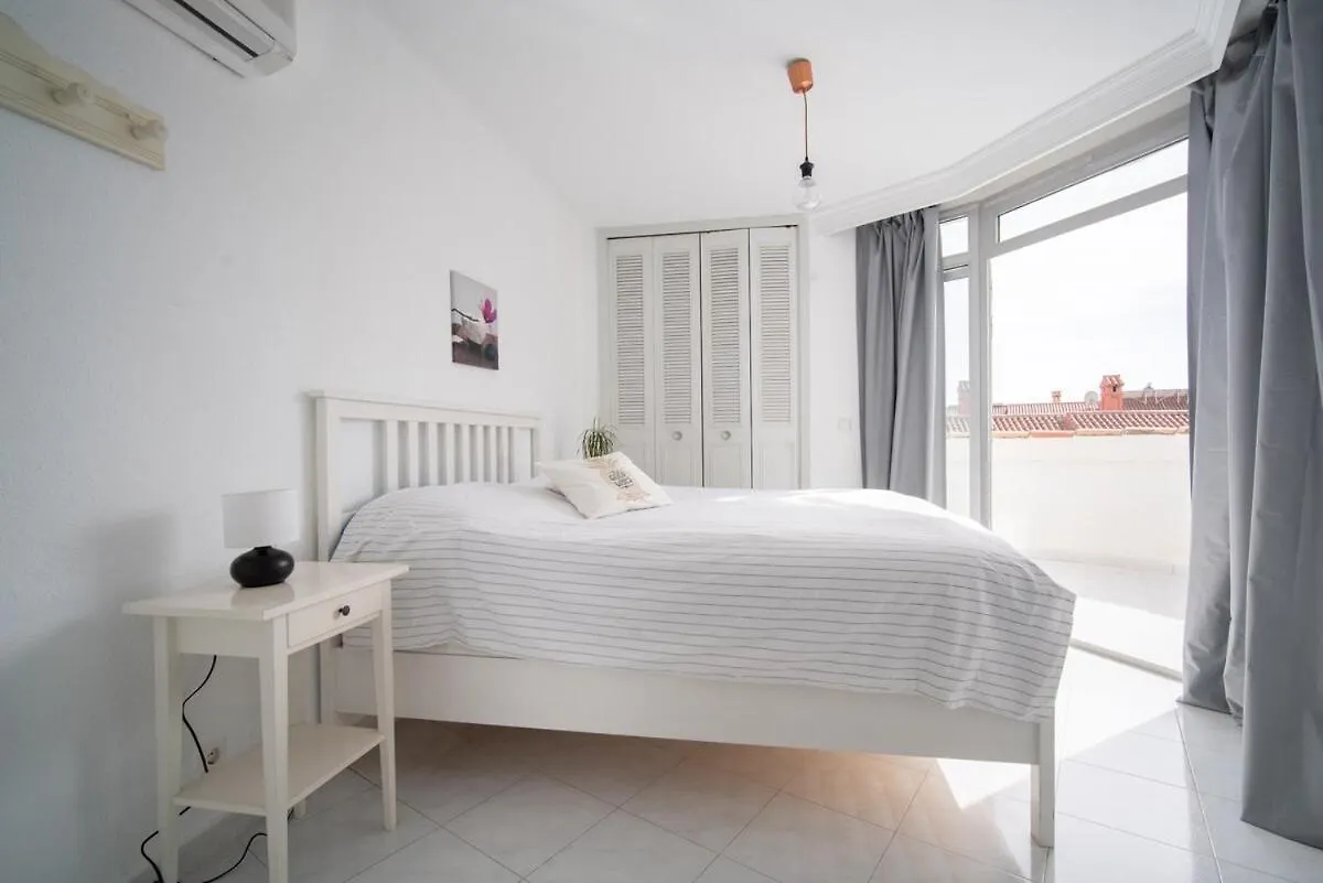 شقة Stunning Townhouse In Los Pacos فوينخيرولا